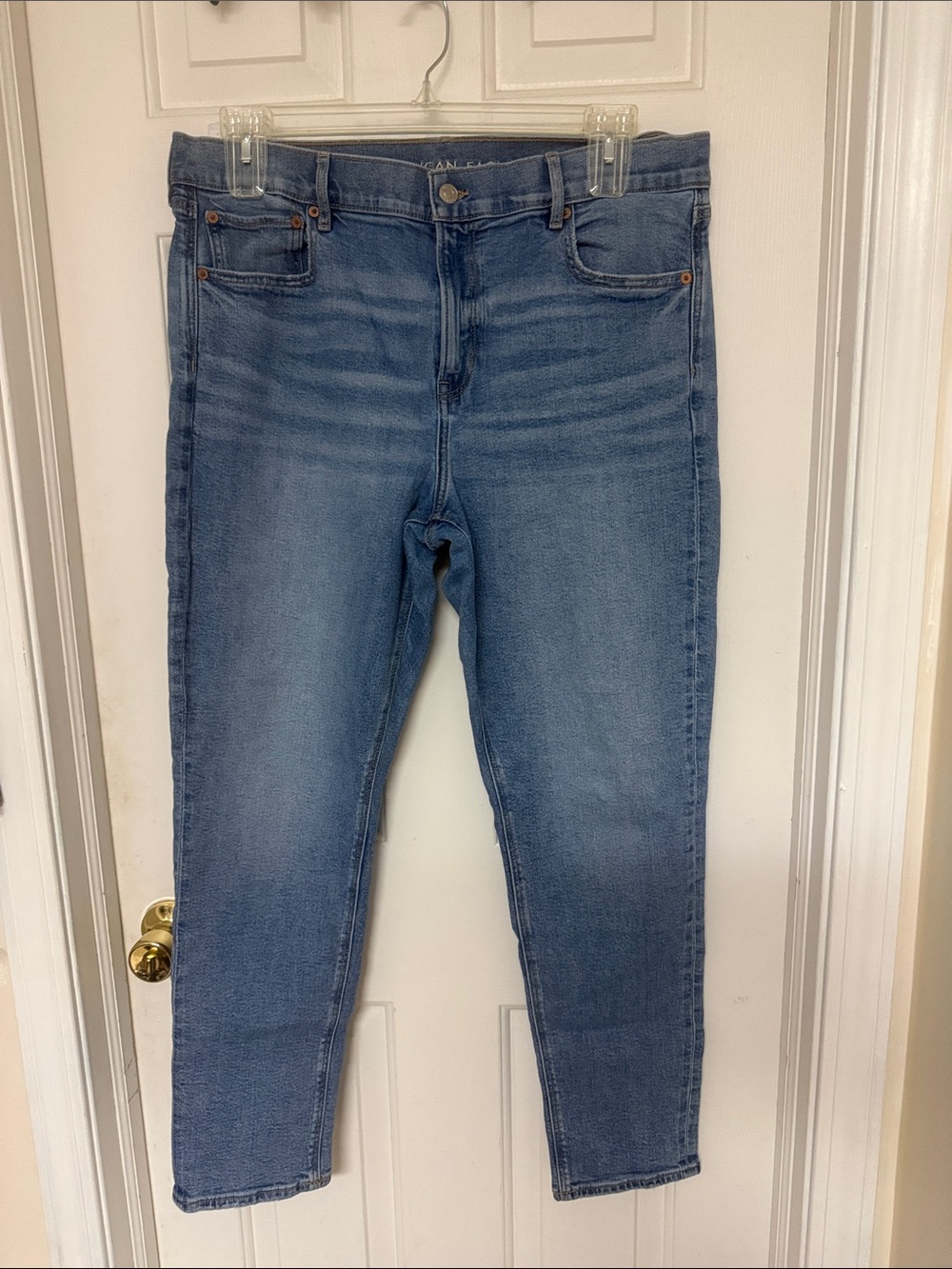 Women’s Mid Wash American Eagle 90’s Skinny Jeans sz 16